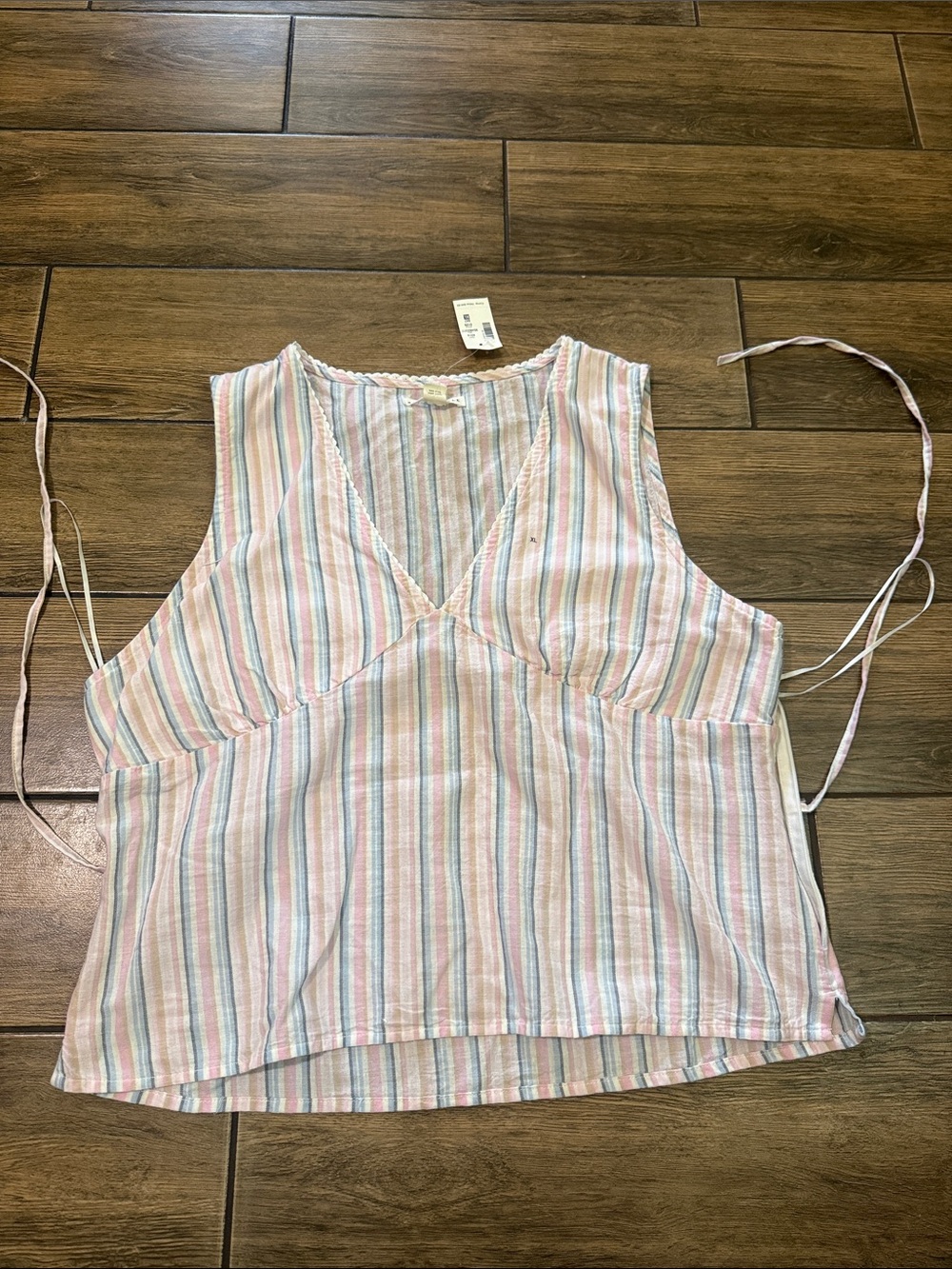 Aéropostale Striped Tie-Back V-Neck Tank Top XL